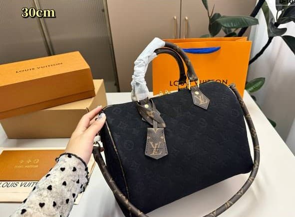 Жіноча сумка Louis Vuitton 30 см. — Фото 2 з 9