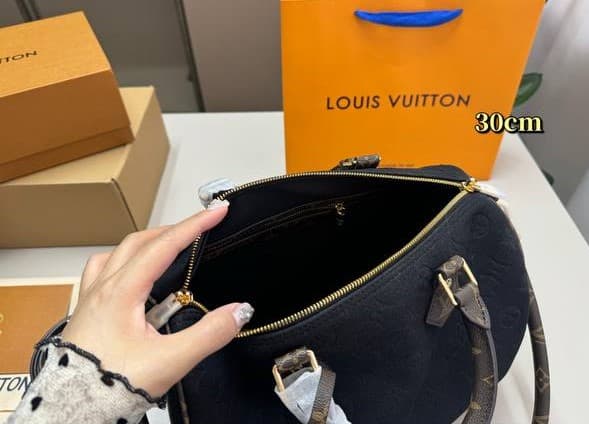 Жіноча сумка Louis Vuitton 30 см. — Фото 9 з 9