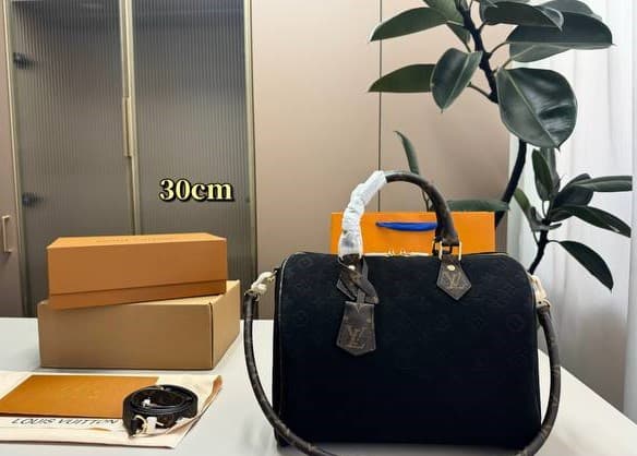 Жіноча сумка Louis Vuitton 30 см.