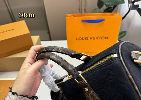 Жіноча сумка Louis Vuitton 30 см. — Фото 6 з 9