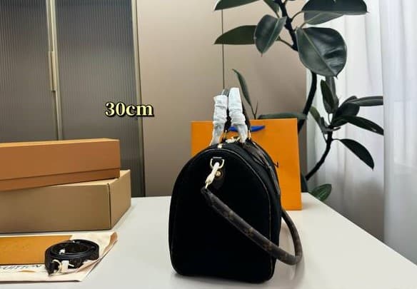 Жіноча сумка Louis Vuitton 30 см. — Фото 3 з 9